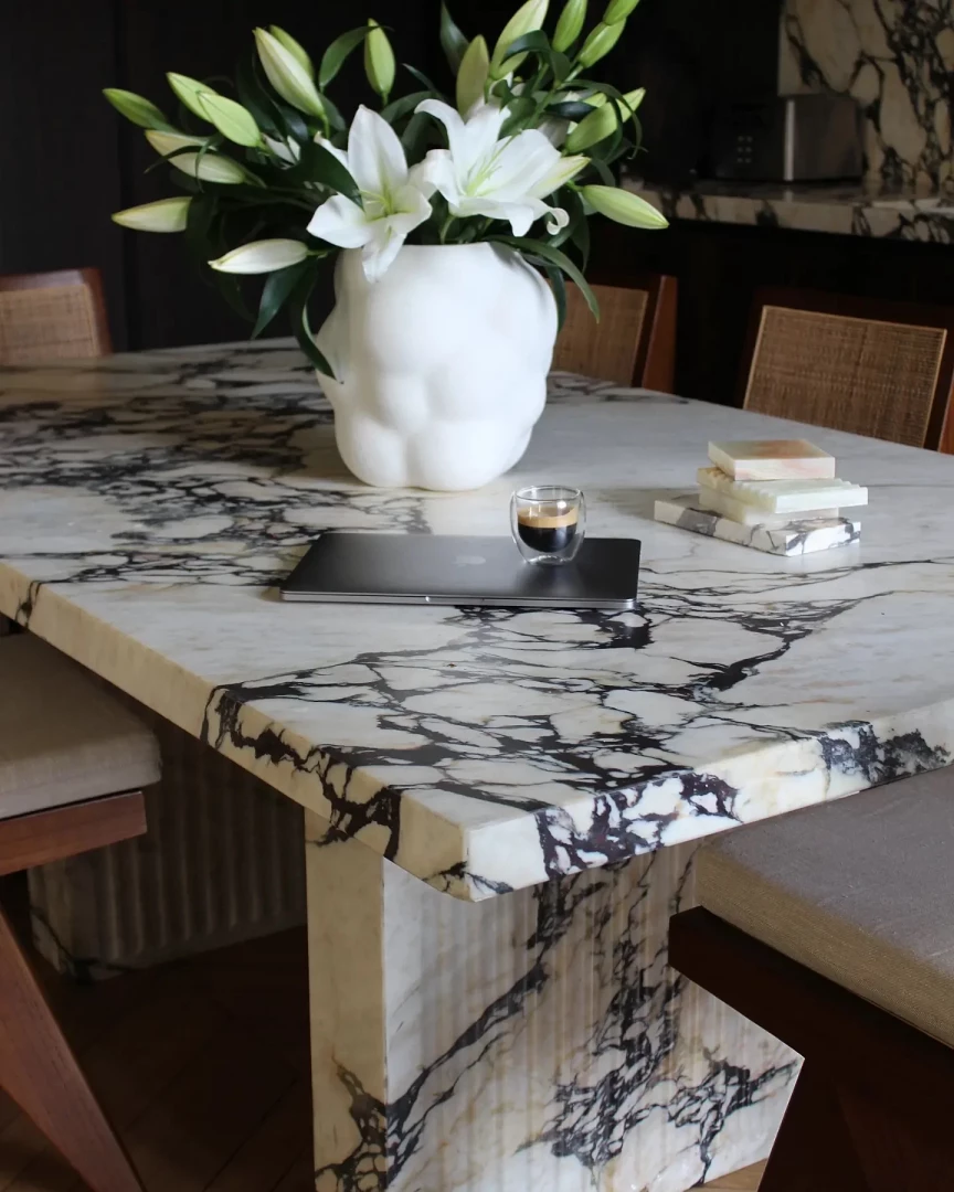 Aura dinning table - Image 4